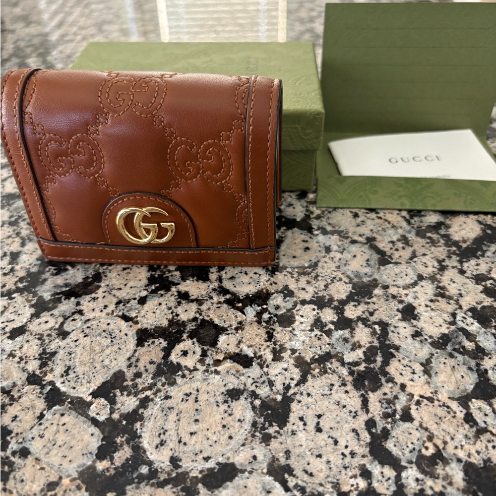 Gucci Marmont Brown Leather GG Embossed small Wallet with Gold Hardware - Picture 2 of 16